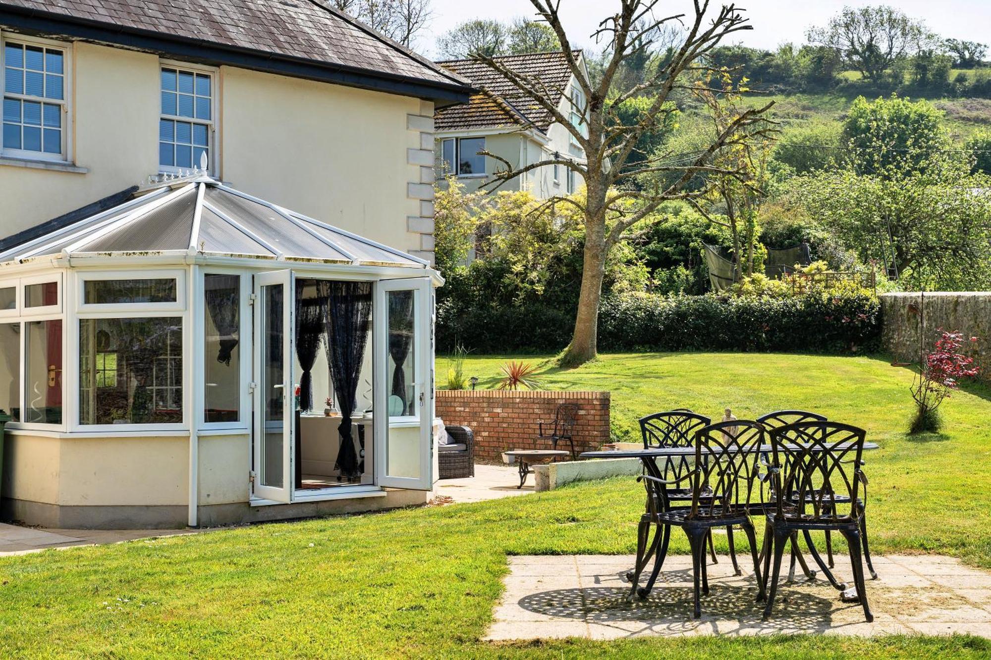 Finest Retreats - Nicely Tucked Away Cottage Torpoint Kültér fotó